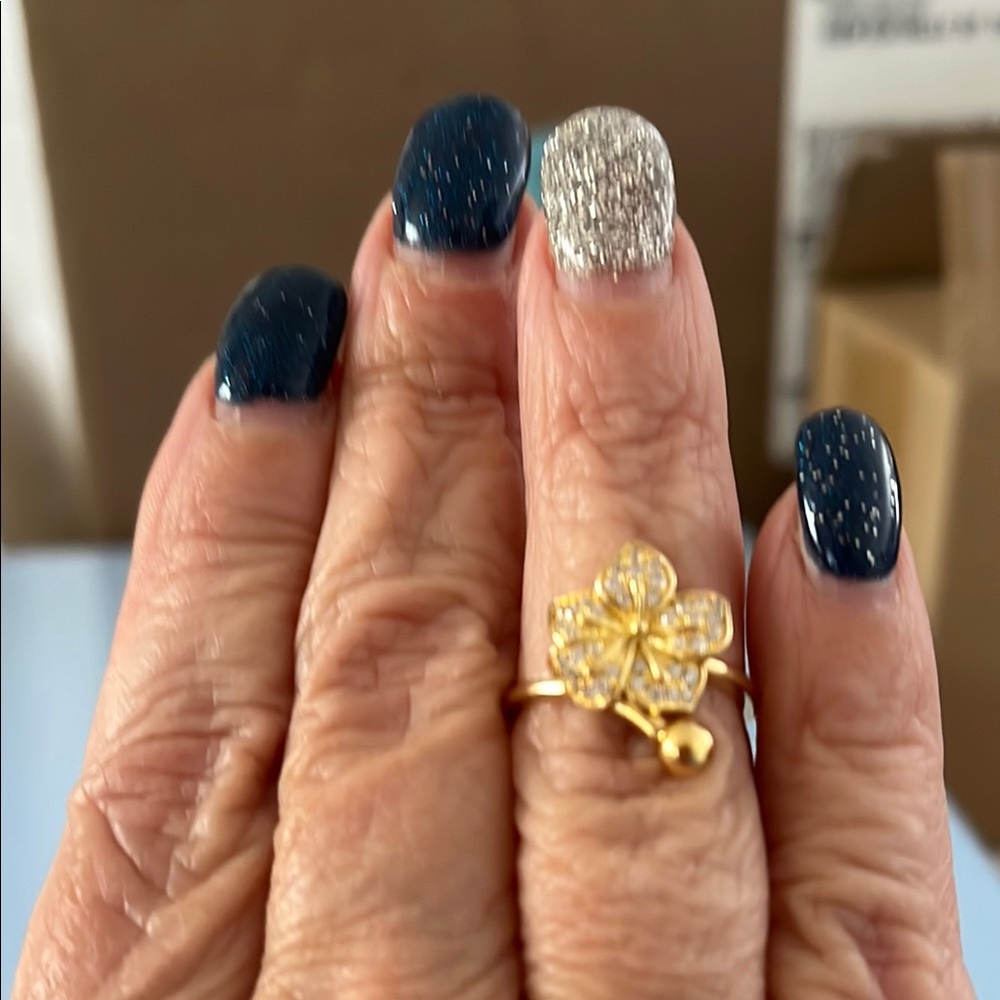 Elegant Gold Floral Ring